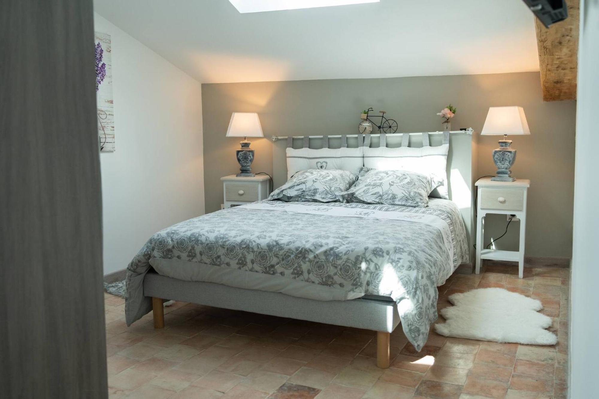 Le Lavandin Classe 3 Etoiles Riez Exterior photo